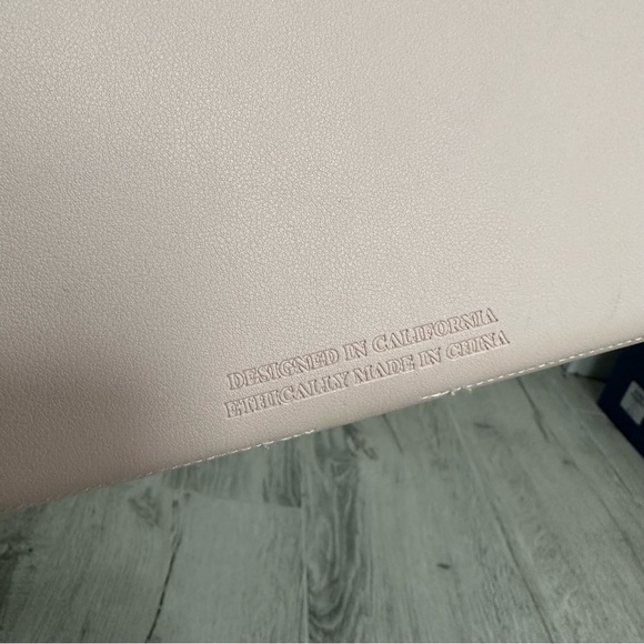 Glass Ladder & Co. “Megan” Blush Pink Clutch - Picture 12 of 13